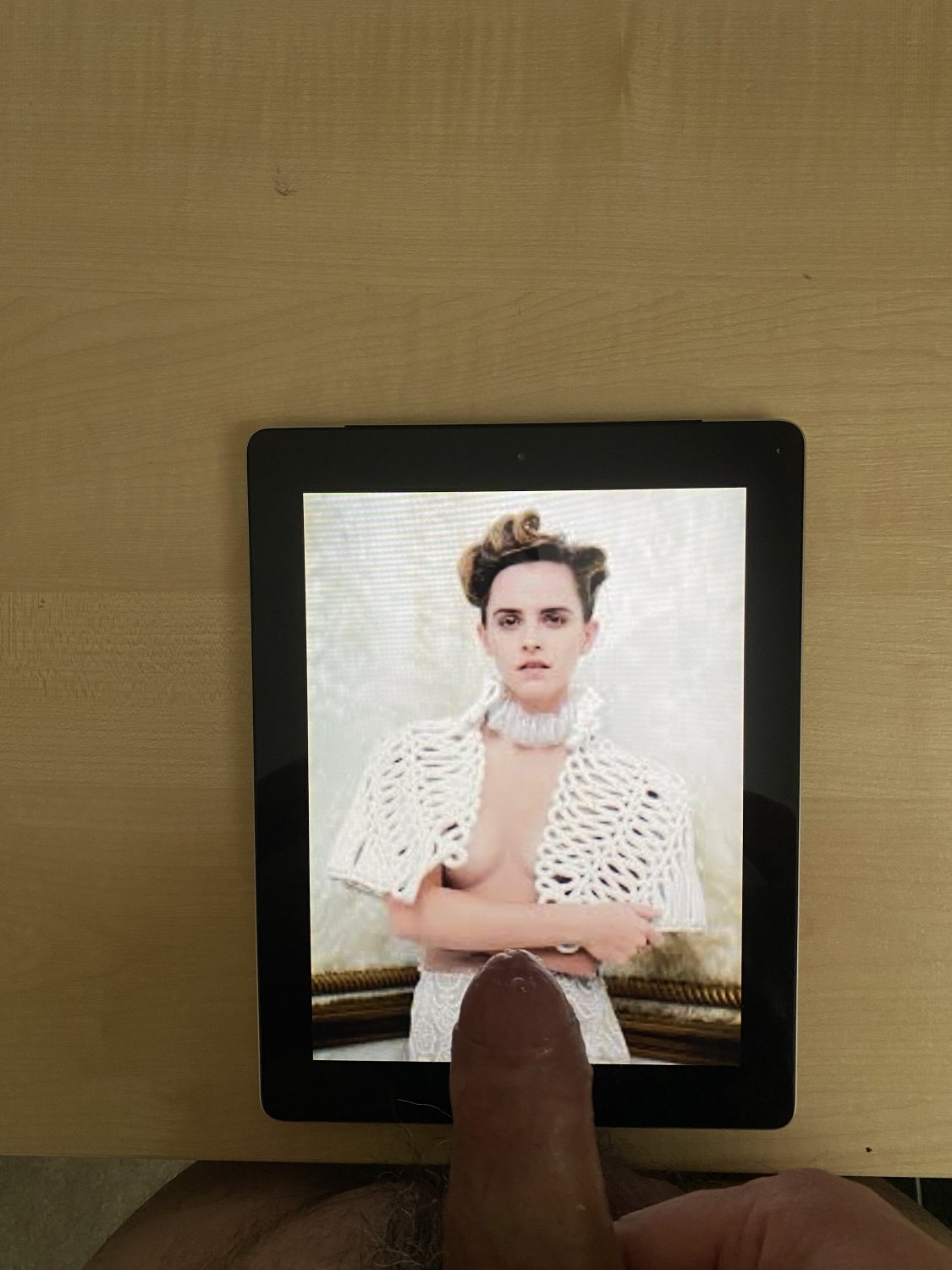 XVco7TO2 Emma Watson Cum & Piss Tribute 02.jpg